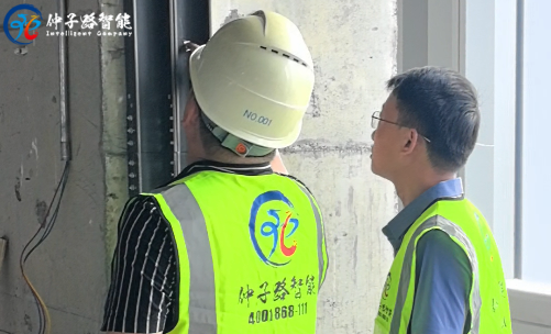 南京南站商業圈某辦公室弱電施工